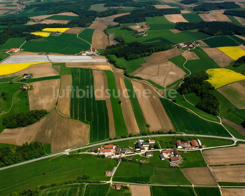 Luftaufnahme Ruppertskirchen - Dorfkern am Feldrand in Ruppertskirchen im Bundesland Bayern, Deutschland