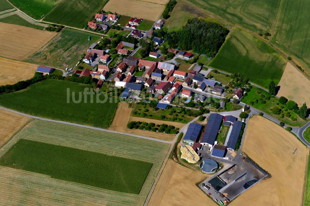 Rupprechtshausen aus der Vogelperspektive: Dorfkern am Feldrand in Rupprechtshausen im Bundesland Bayern, Deutschland