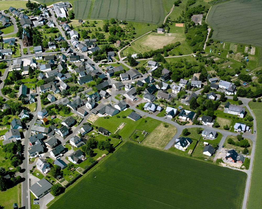 Luftbild Sabershausen - Dorfkern am Feldrand in Sabershausen im Bundesland Rheinland-Pfalz, Deutschland