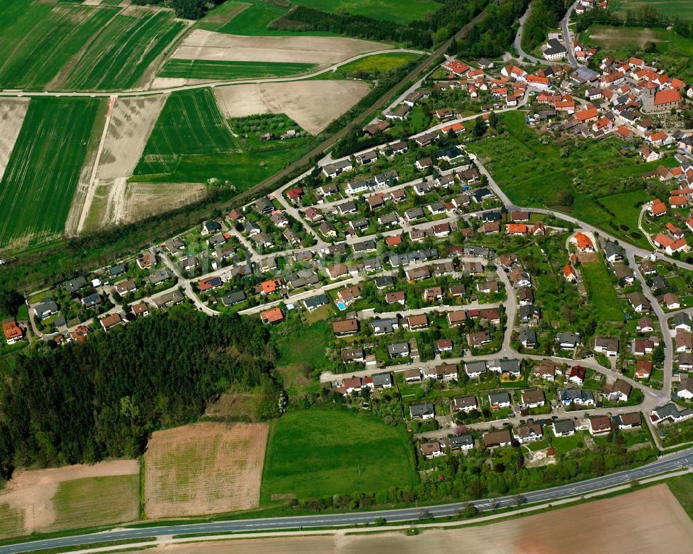 Luftaufnahme Sachsen bei Ansbach - Dorfkern am Feldrand in Sachsen bei Ansbach im Bundesland Bayern, Deutschland