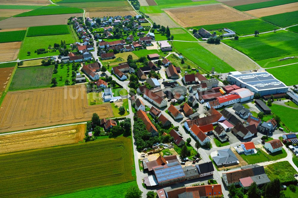 Luftbild Sachsenhausen - Dorfkern am Feldrand in Sachsenhausen im Bundesland Baden-Württemberg, Deutschland