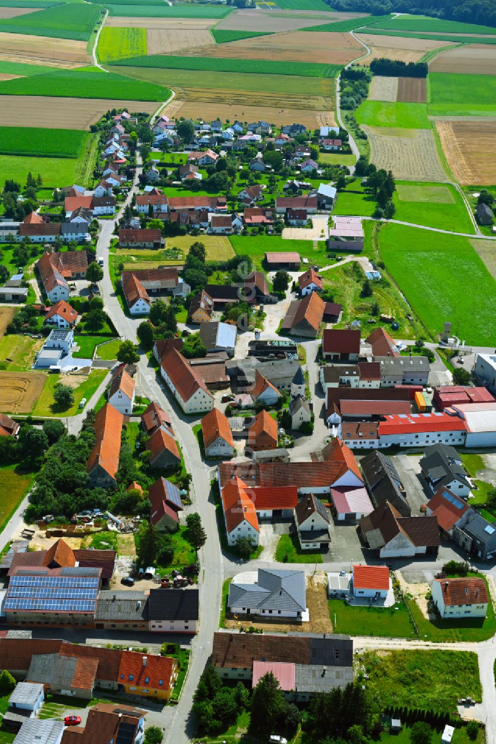 Luftaufnahme Sachsenhausen - Dorfkern am Feldrand in Sachsenhausen im Bundesland Baden-Württemberg, Deutschland