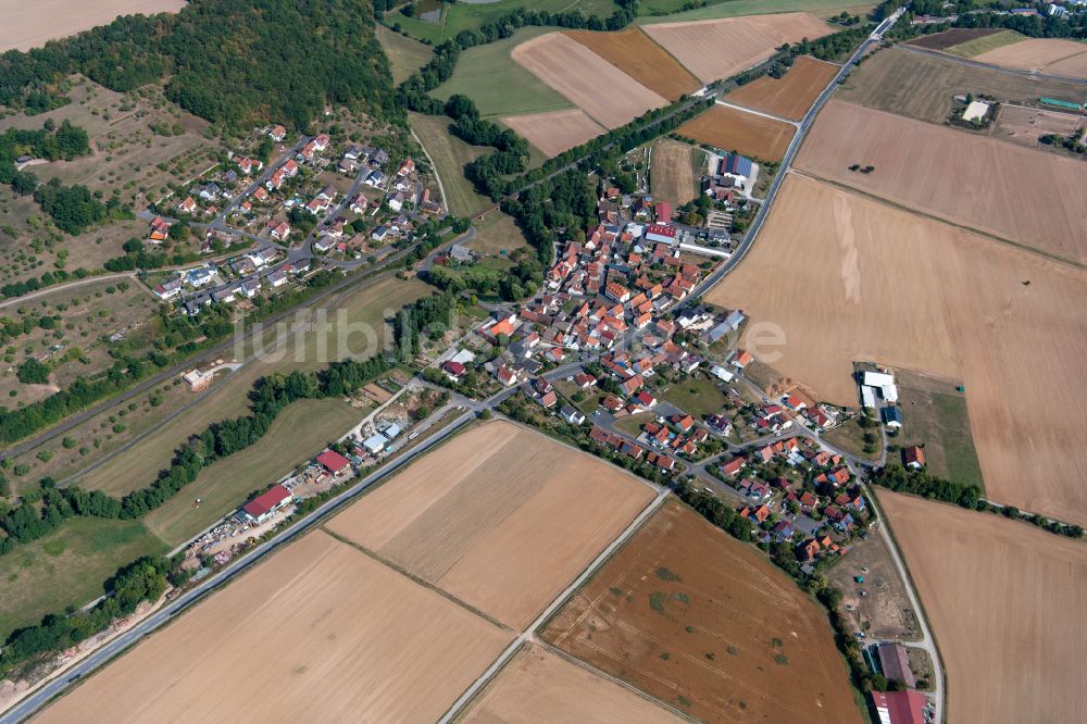 Luftaufnahme Sachsenheim - Dorfkern am Feldrand in Sachsenheim im Bundesland Bayern, Deutschland