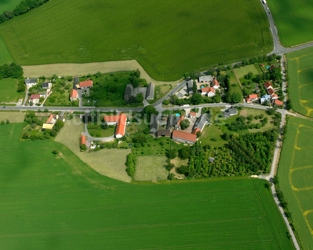 Sachsenroda von oben - Dorfkern am Feldrand in Sachsenroda im Bundesland Thüringen, Deutschland