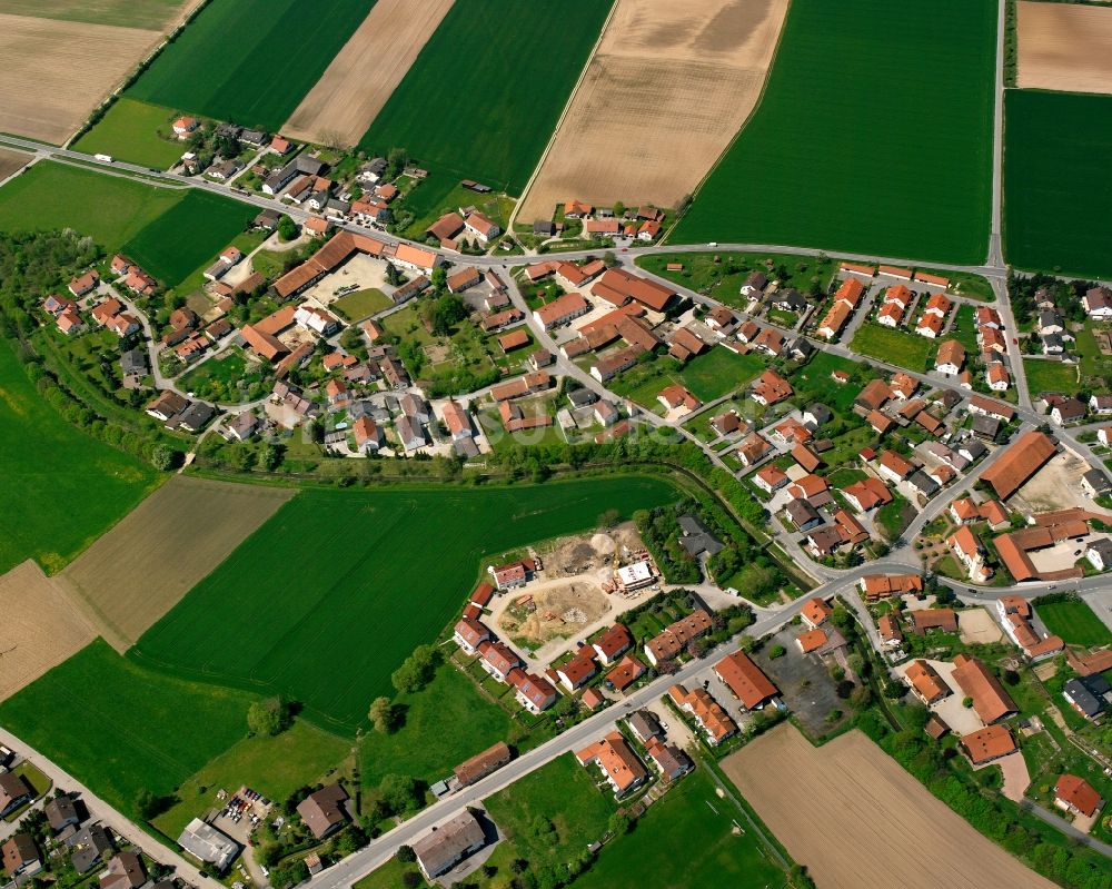 Luftaufnahme Salching - Dorfkern am Feldrand in Salching im Bundesland Bayern, Deutschland