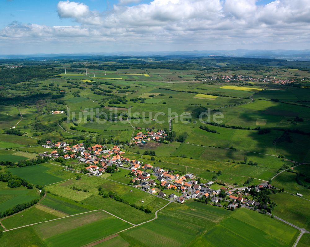 Salz von oben - Dorfkern am Feldrand in Salz im Bundesland Hessen, Deutschland