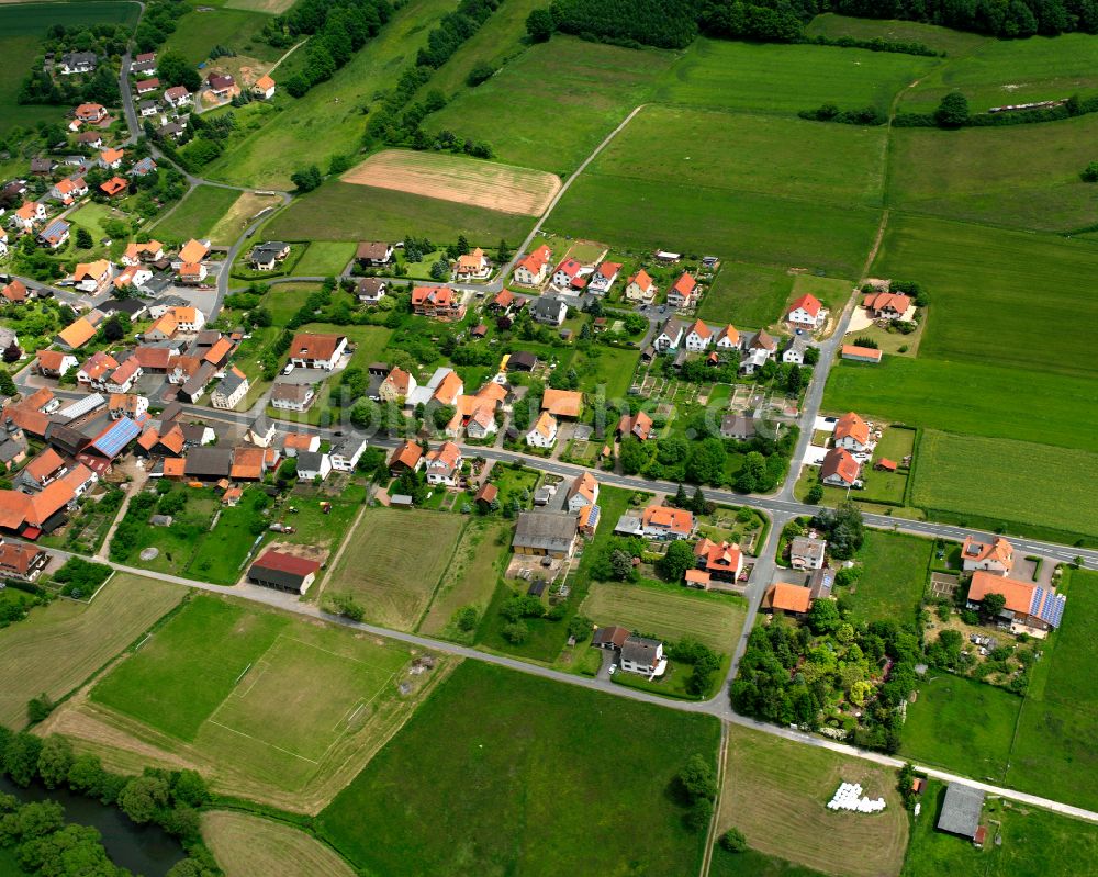 Sandlofs von oben - Dorfkern am Feldrand in Sandlofs im Bundesland Hessen, Deutschland