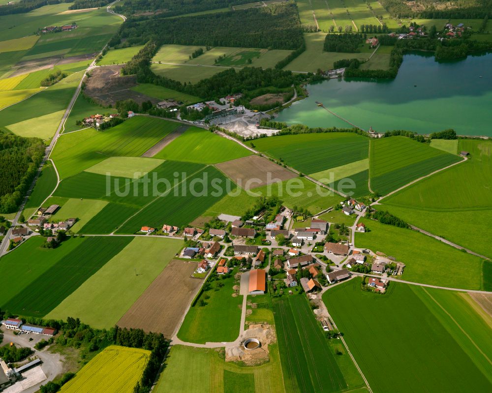 Luftbild Sattenbeuren - Dorfkern am Feldrand in Sattenbeuren im Bundesland Baden-Württemberg, Deutschland