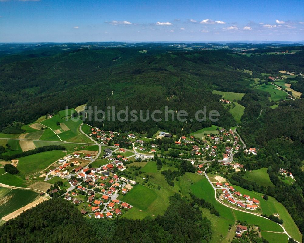 Saulburg aus der Vogelperspektive: Dorfkern am Feldrand in Saulburg im Bundesland Bayern, Deutschland