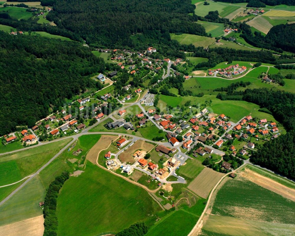 Luftaufnahme Saulburg - Dorfkern am Feldrand in Saulburg im Bundesland Bayern, Deutschland