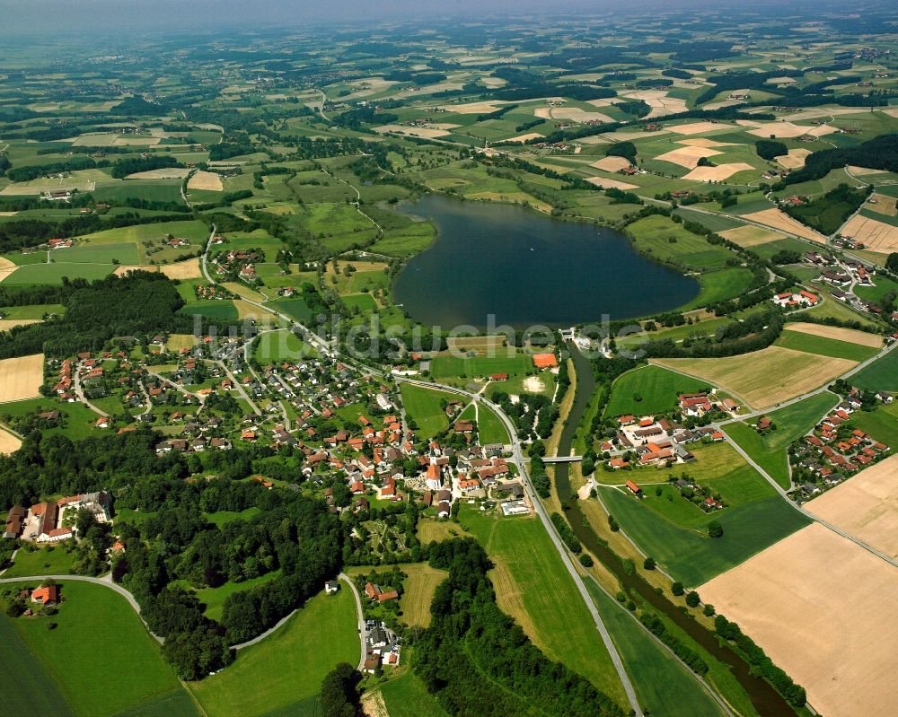 Schalldorf aus der Vogelperspektive: Dorfkern am Feldrand in Schalldorf im Bundesland Bayern, Deutschland