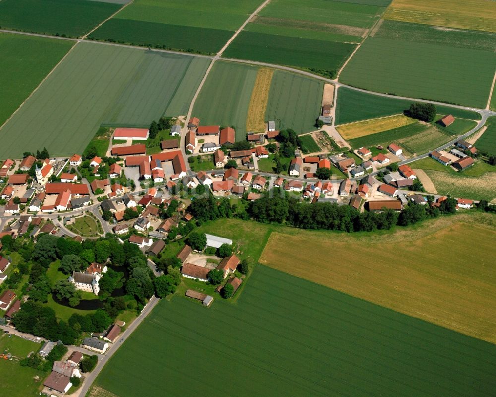 Luftbild Schambach - Dorfkern am Feldrand in Schambach im Bundesland Bayern, Deutschland