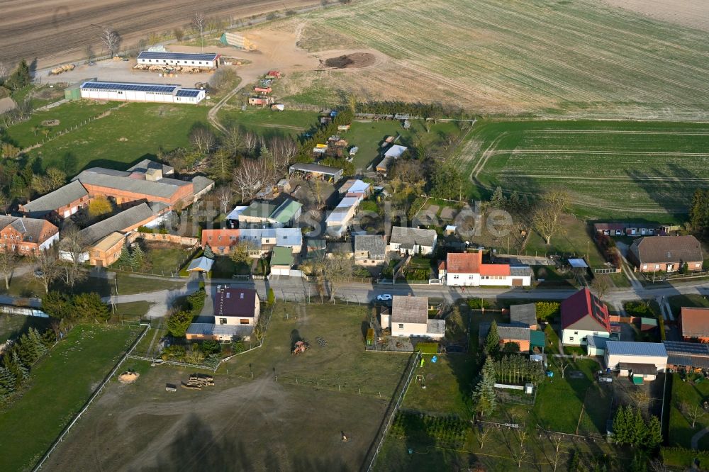 Schapow von oben - Dorfkern am Feldrand in Schapow im Bundesland Brandenburg, Deutschland