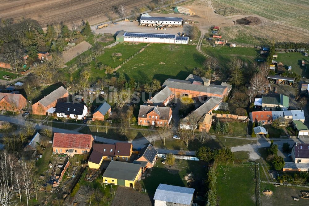 Schapow von oben - Dorfkern am Feldrand in Schapow im Bundesland Brandenburg, Deutschland