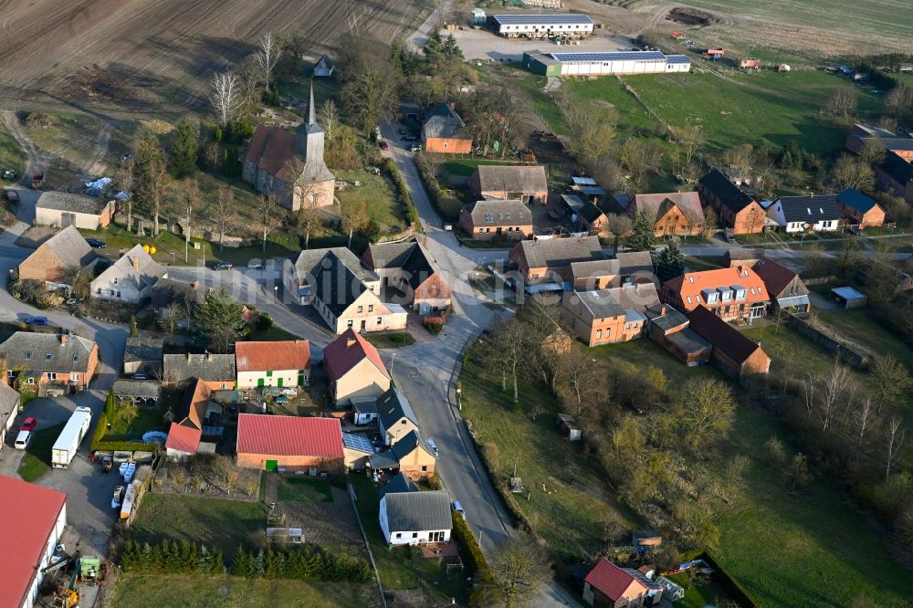 Luftbild Schapow - Dorfkern am Feldrand in Schapow im Bundesland Brandenburg, Deutschland