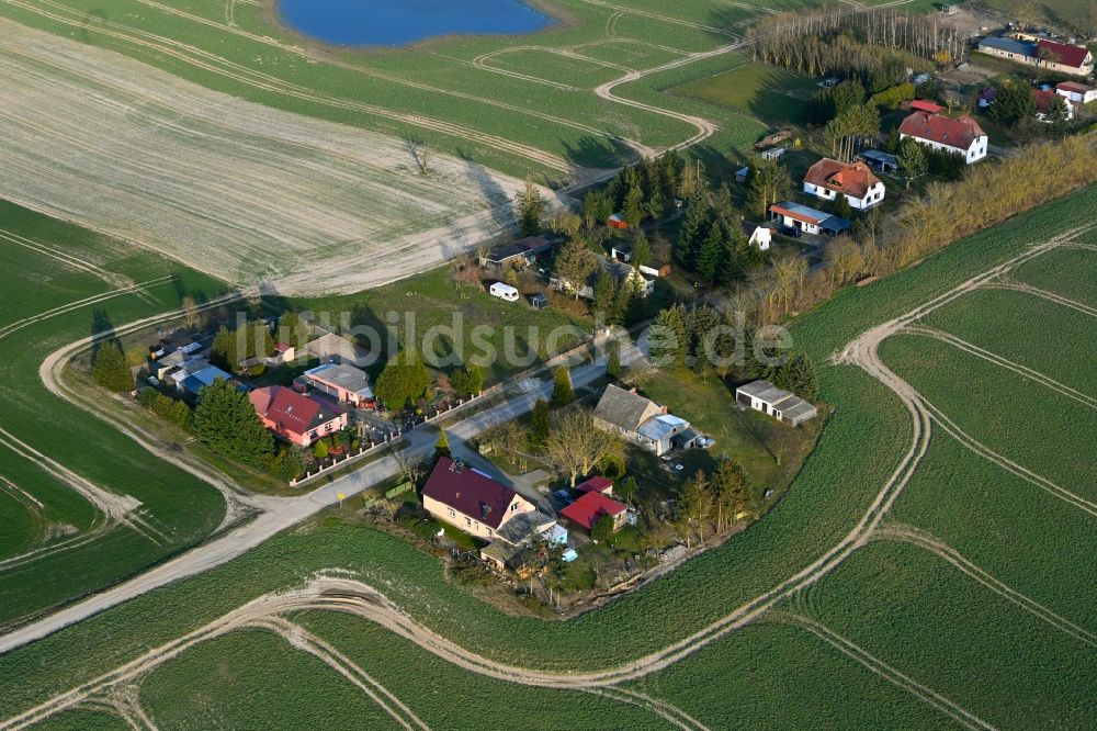 Schapow von oben - Dorfkern am Feldrand in Schapow im Bundesland Brandenburg, Deutschland
