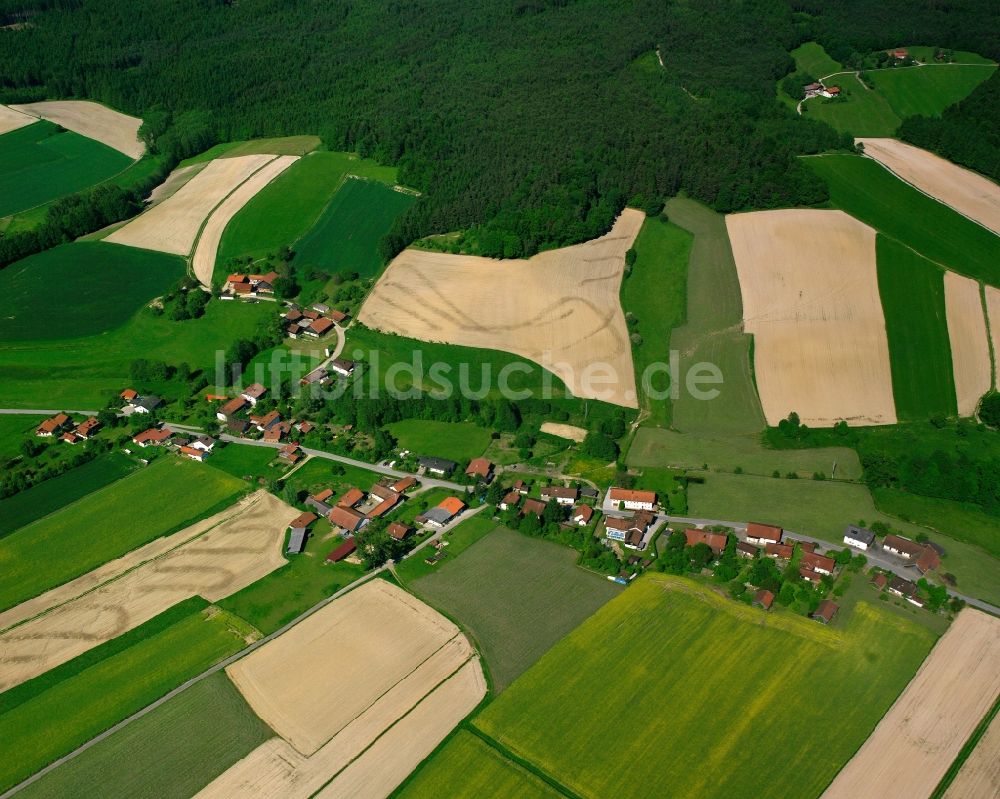 Schatzbach von oben - Dorfkern am Feldrand in Schatzbach im Bundesland Bayern, Deutschland