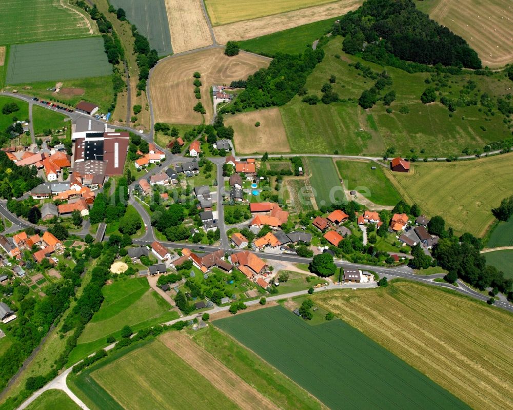 Luftbild Scheden - Dorfkern am Feldrand in Scheden im Bundesland Niedersachsen, Deutschland