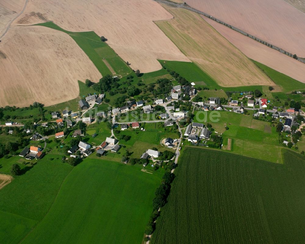 Schellenberg aus der Vogelperspektive: Dorfkern am Feldrand in Schellenberg im Bundesland Sachsen, Deutschland