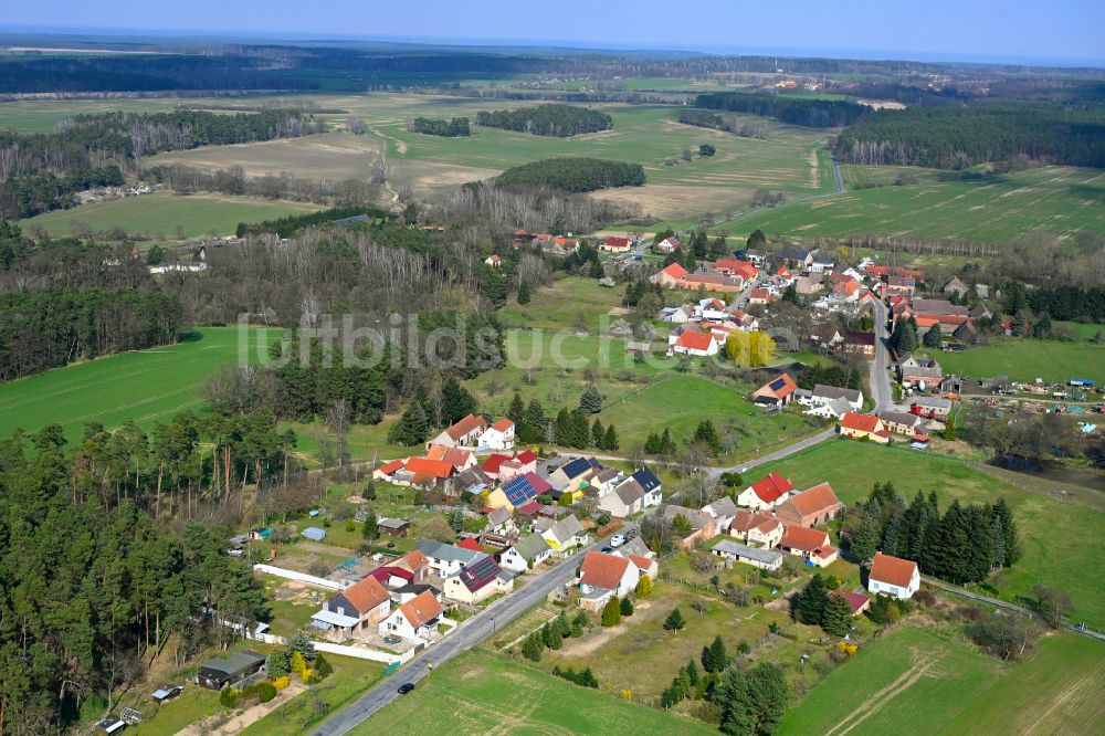 Luftbild Schlamau - Dorfkern am Feldrand in Schlamau im Bundesland Brandenburg, Deutschland