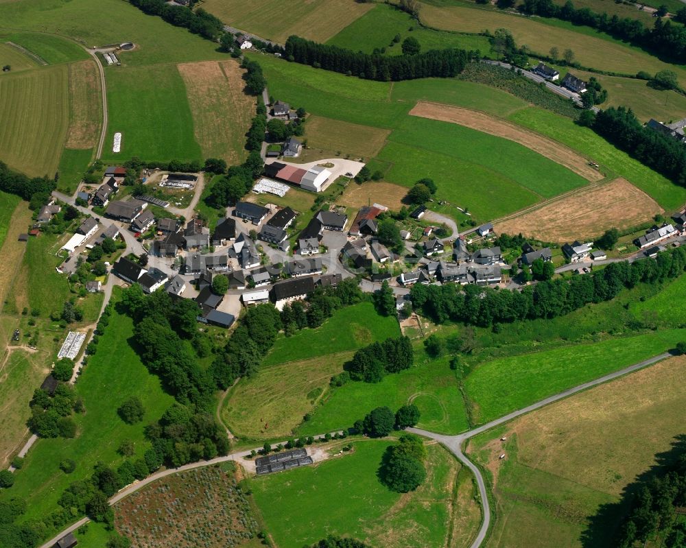 Luftaufnahme Schüllar - Dorfkern am Feldrand in Schüllar im Bundesland Nordrhein-Westfalen, Deutschland