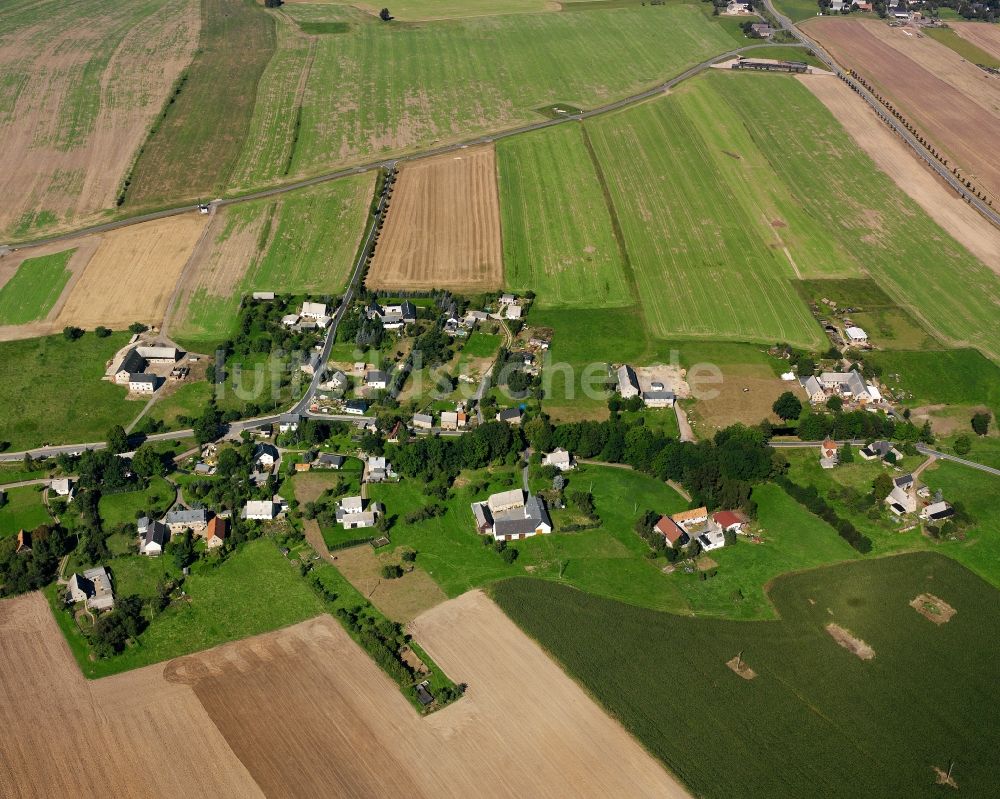 Schmalbach aus der Vogelperspektive: Dorfkern am Feldrand in Schmalbach im Bundesland Sachsen, Deutschland