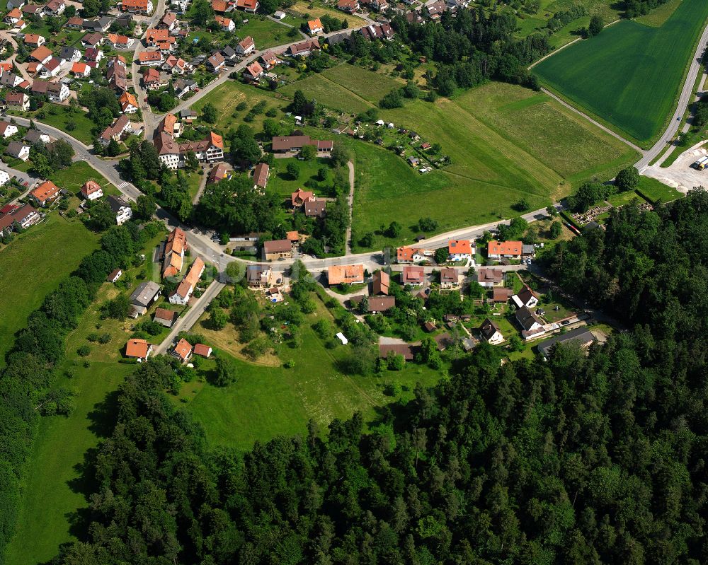 Schömberg aus der Vogelperspektive: Dorfkern am Feldrand in Schömberg im Bundesland Baden-Württemberg, Deutschland