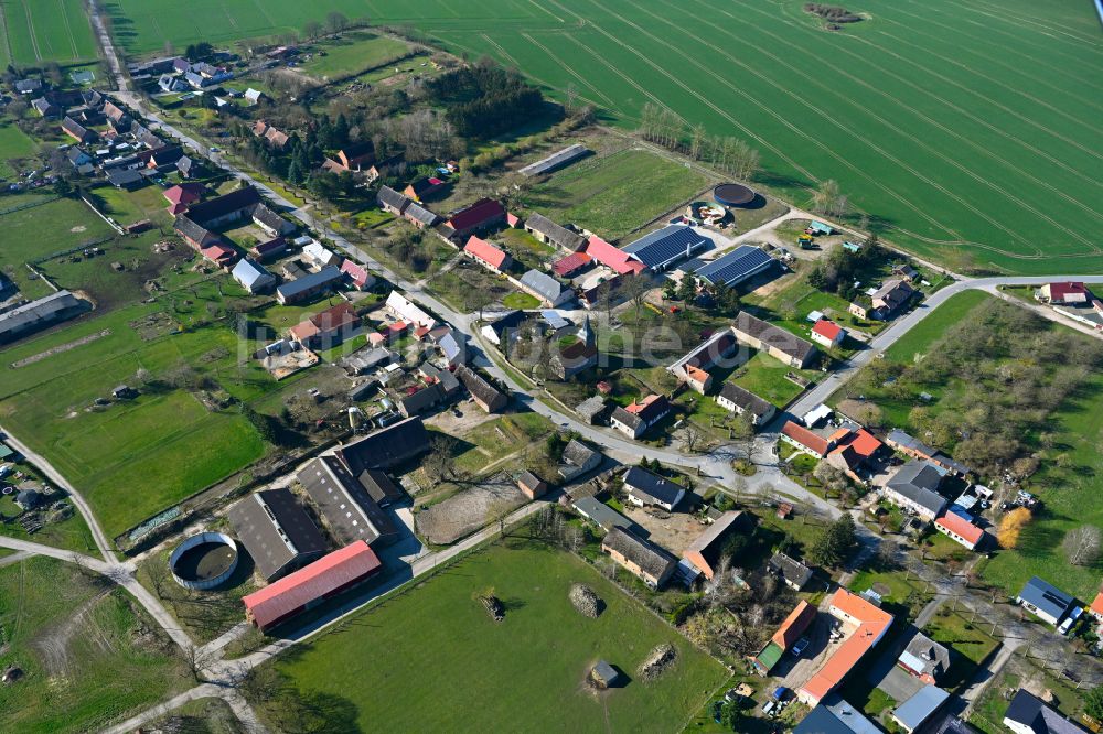 Luftaufnahme Schmolde - Dorfkern am Feldrand in Schmolde im Bundesland Brandenburg, Deutschland