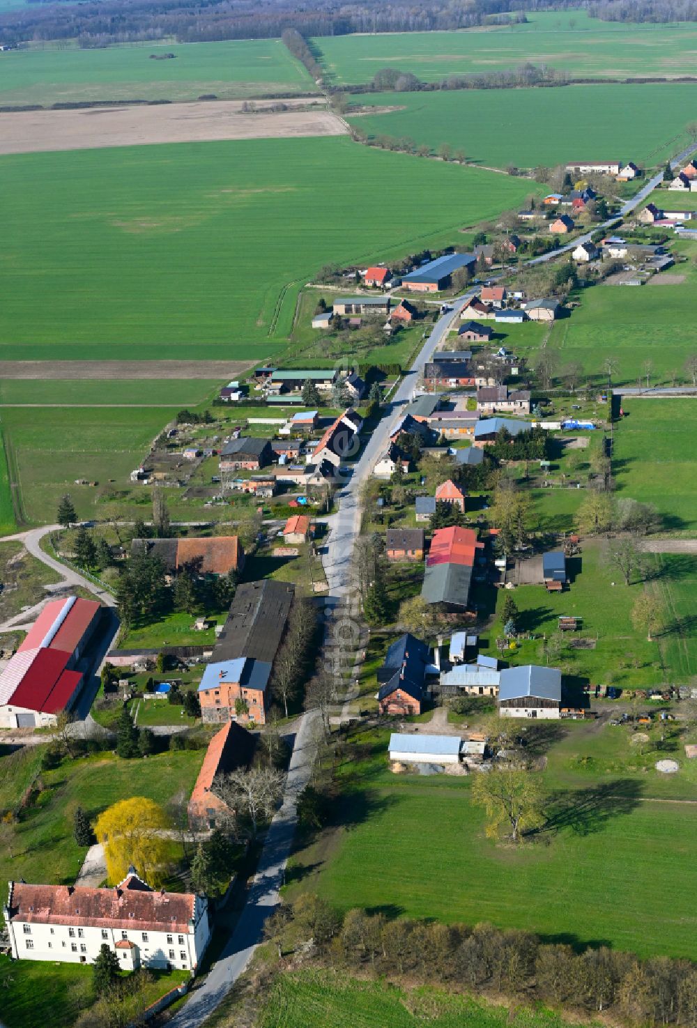 Luftbild Schmolde - Dorfkern am Feldrand in Schmolde im Bundesland Brandenburg, Deutschland