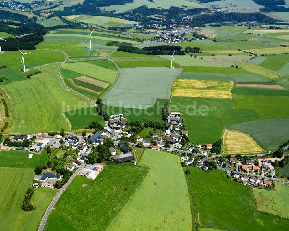 Schnarchenreuth von oben - Dorfkern am Feldrand in Schnarchenreuth im Bundesland Bayern, Deutschland