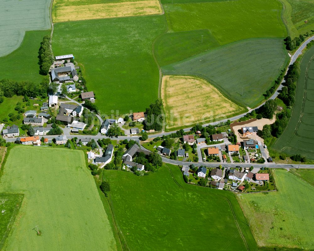 Schnarchenreuth aus der Vogelperspektive: Dorfkern am Feldrand in Schnarchenreuth im Bundesland Bayern, Deutschland