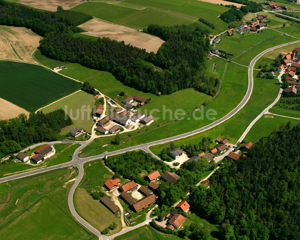 Schönau aus der Vogelperspektive: Dorfkern am Feldrand in Schönau im Bundesland Bayern, Deutschland