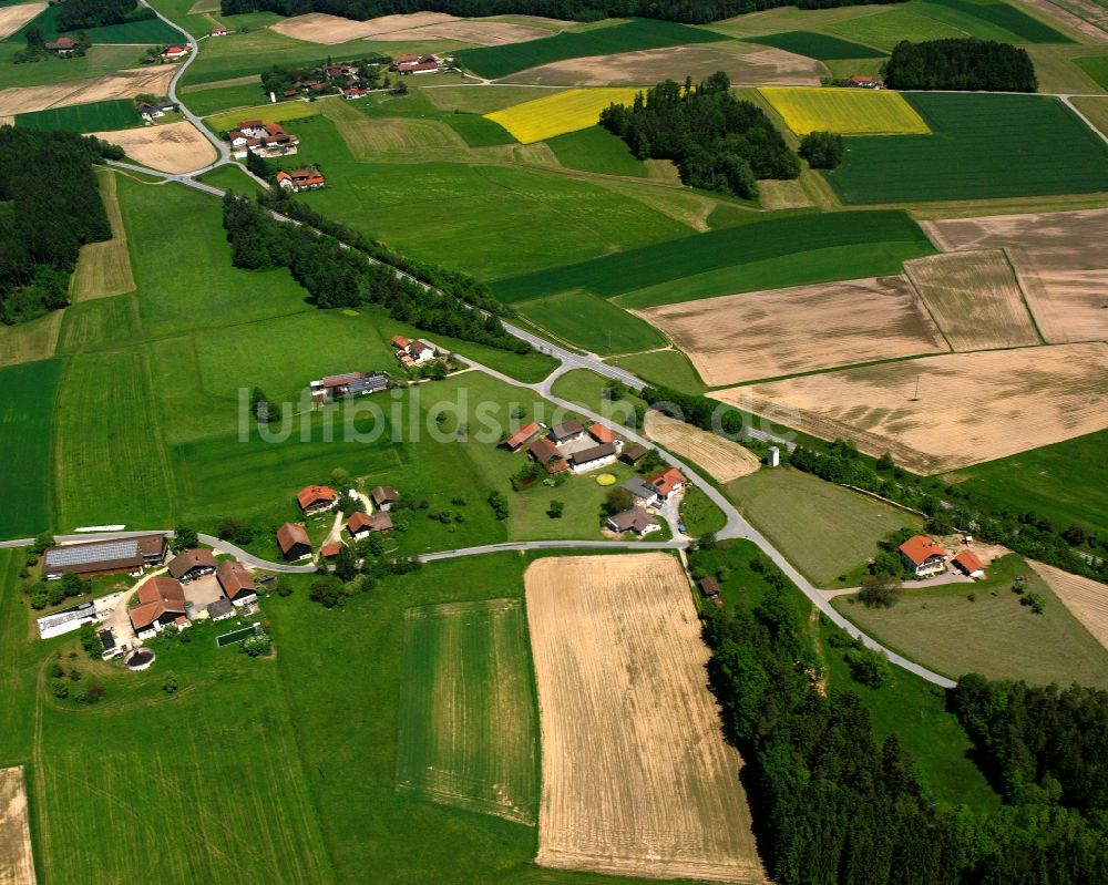 Luftaufnahme Schönau - Dorfkern am Feldrand in Schönau im Bundesland Bayern, Deutschland