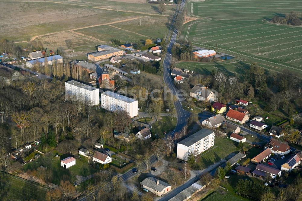 Luftaufnahme Schönermark - Dorfkern am Feldrand in Schönermark im Bundesland Brandenburg, Deutschland