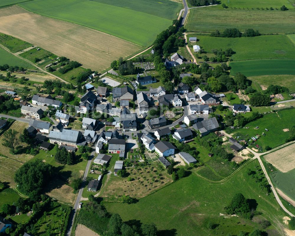 Luftbild Schnorbach - Dorfkern am Feldrand in Schnorbach im Bundesland Rheinland-Pfalz, Deutschland