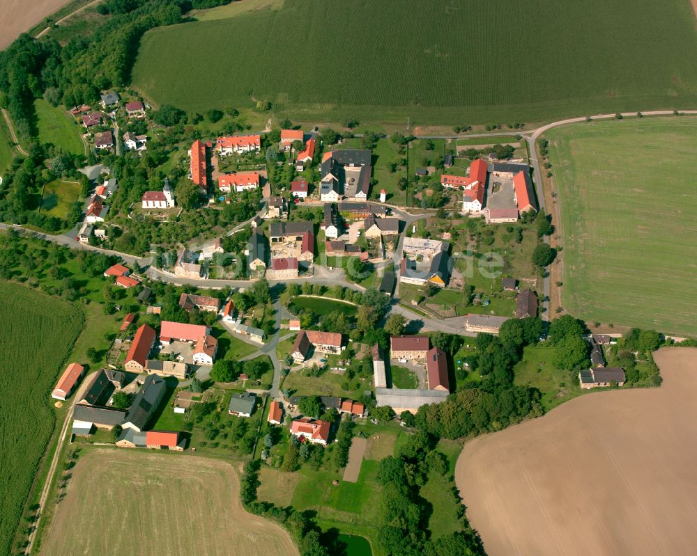 Schwaara aus der Vogelperspektive: Dorfkern am Feldrand in Schwaara im Bundesland Thüringen, Deutschland