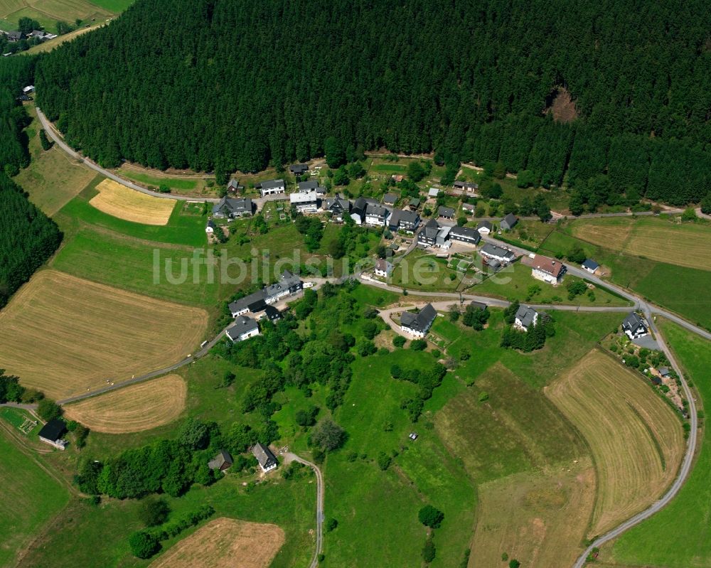 Luftbild Schwarzenau - Dorfkern am Feldrand in Schwarzenau im Bundesland Nordrhein-Westfalen, Deutschland