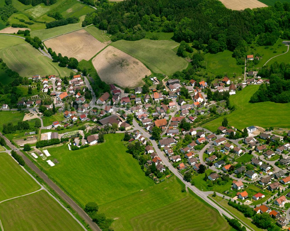 Luftaufnahme Schweinhausen - Dorfkern am Feldrand in Schweinhausen im Bundesland Baden-Württemberg, Deutschland