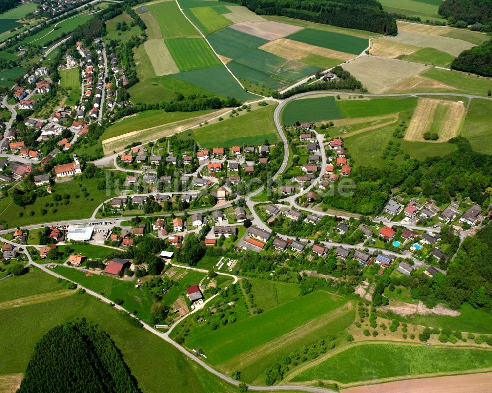 Schwerzen aus der Vogelperspektive: Dorfkern am Feldrand in Schwerzen im Bundesland Baden-Württemberg, Deutschland