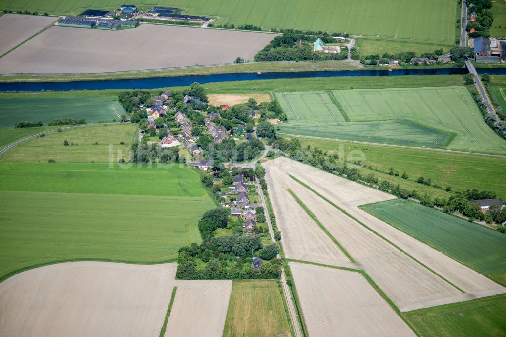 Luftaufnahme Dagebüll - Dorfkern am Feldrand Süder-Waygaart in Dagebüll im Bundesland Schleswig-Holstein, Deutschland