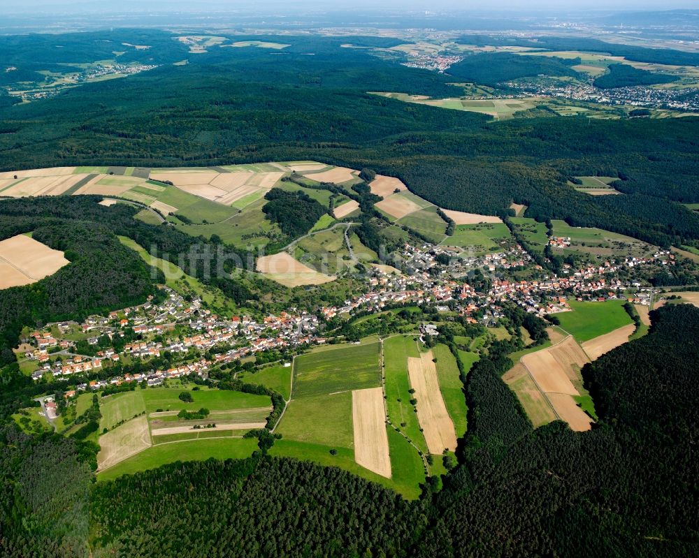 Luftaufnahme Seckmauern - Dorfkern am Feldrand in Seckmauern im Bundesland Hessen, Deutschland