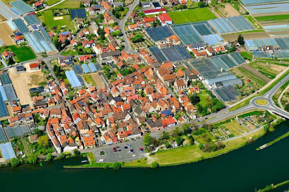 Segnitz von oben - Dorfkern am Feldrand in Segnitz im Bundesland Bayern, Deutschland