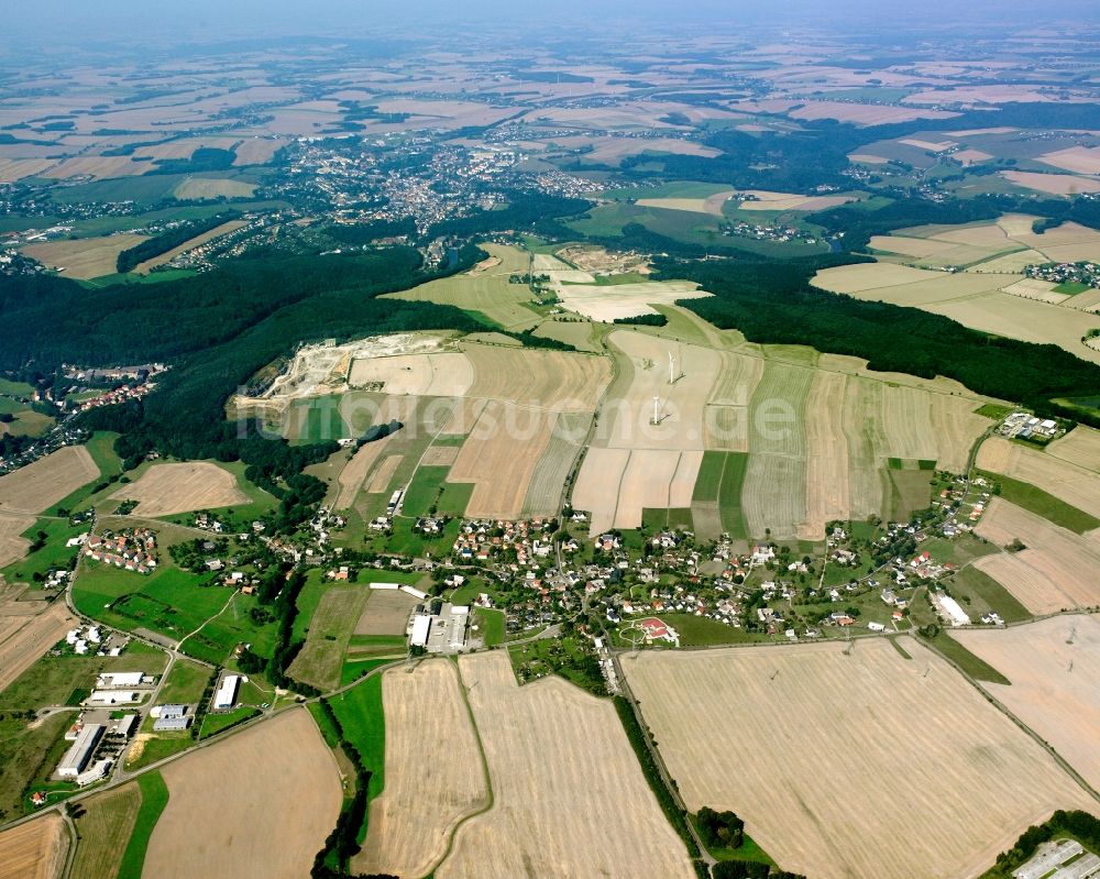 Seifersbach aus der Vogelperspektive: Dorfkern am Feldrand in Seifersbach im Bundesland Sachsen, Deutschland