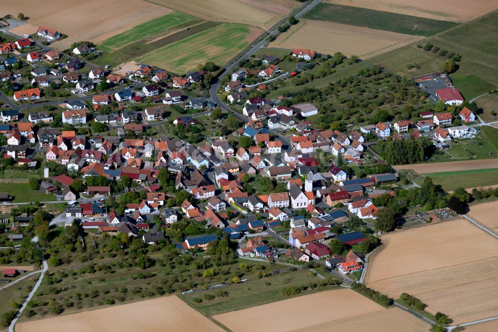 Luftbild Seifriedsburg - Dorfkern am Feldrand in Seifriedsburg im Bundesland Bayern, Deutschland