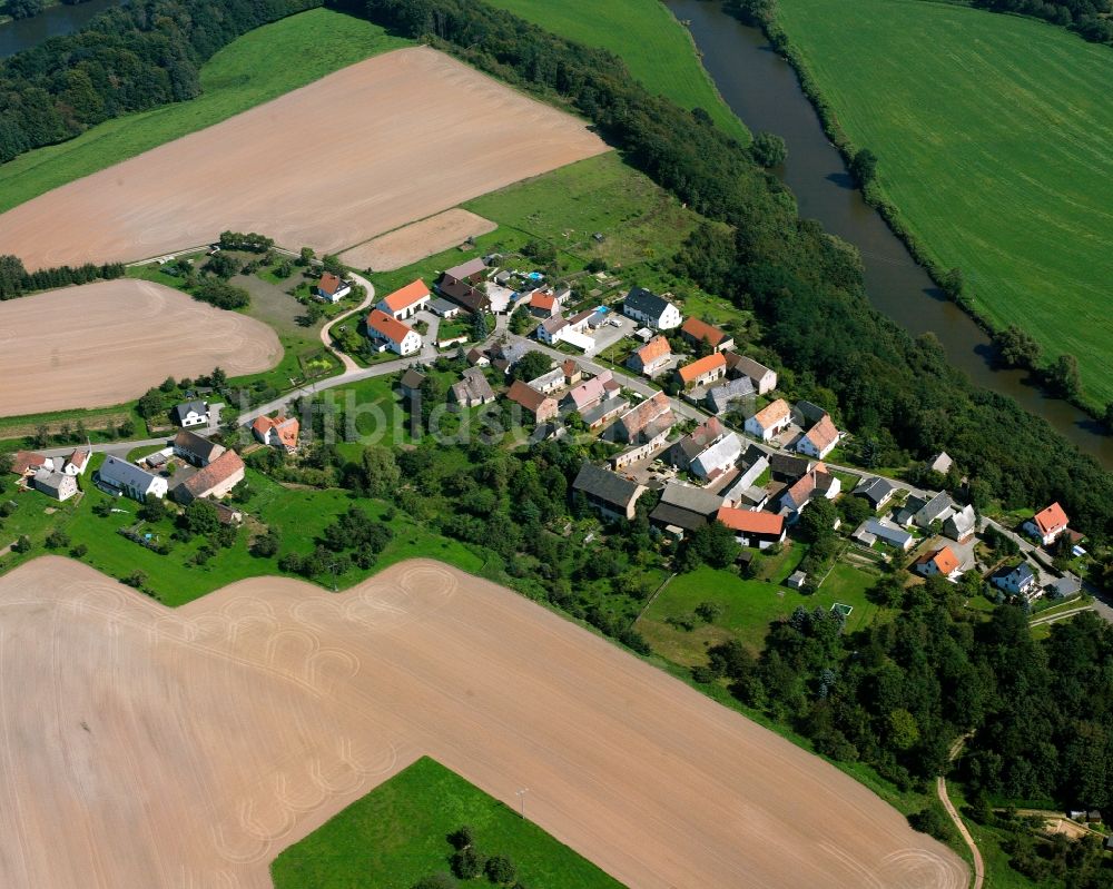 Seupahn aus der Vogelperspektive: Dorfkern am Feldrand in Seupahn im Bundesland Sachsen, Deutschland