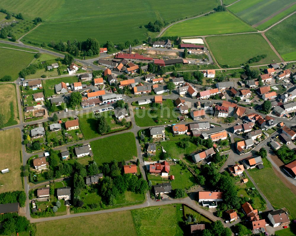 Luftbild Sichenhausen - Dorfkern am Feldrand in Sichenhausen im Bundesland Hessen, Deutschland