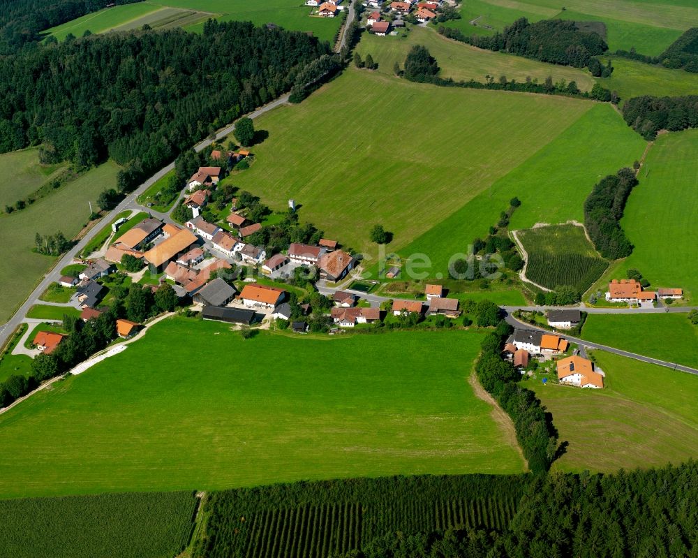 Siegersdorf aus der Vogelperspektive: Dorfkern am Feldrand in Siegersdorf im Bundesland Bayern, Deutschland