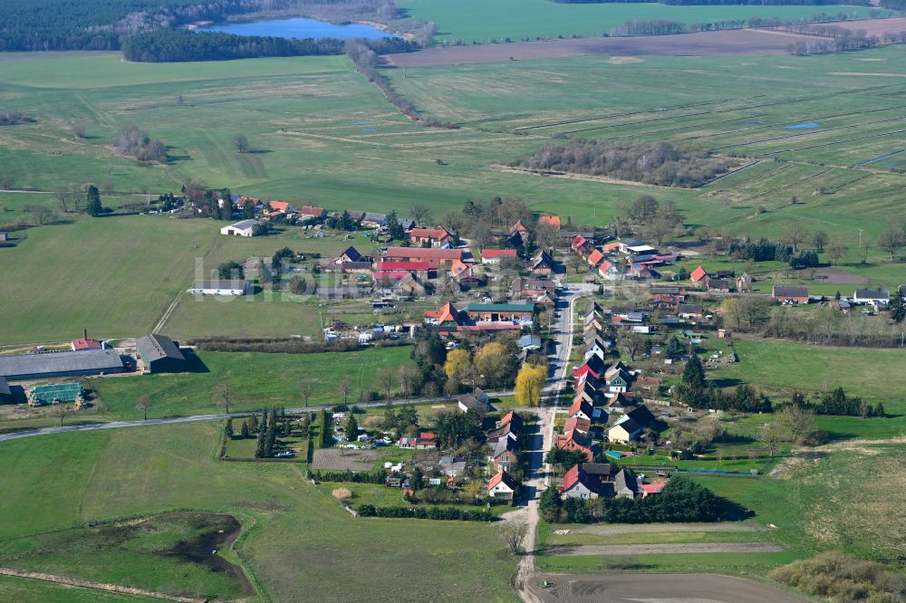 Luftbild Siggelkow - Dorfkern am Feldrand in Siggelkow im Bundesland Mecklenburg-Vorpommern, Deutschland