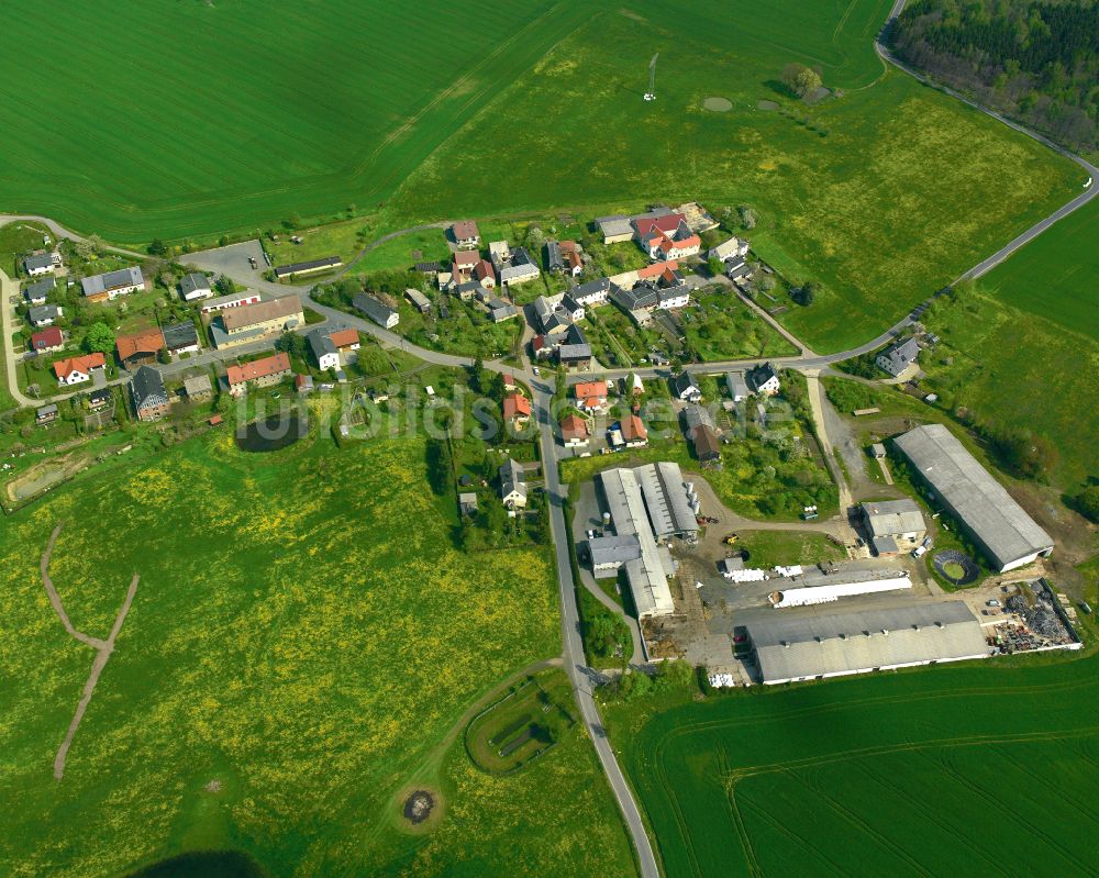 Silberfeld aus der Vogelperspektive: Dorfkern am Feldrand in Silberfeld im Bundesland Thüringen, Deutschland