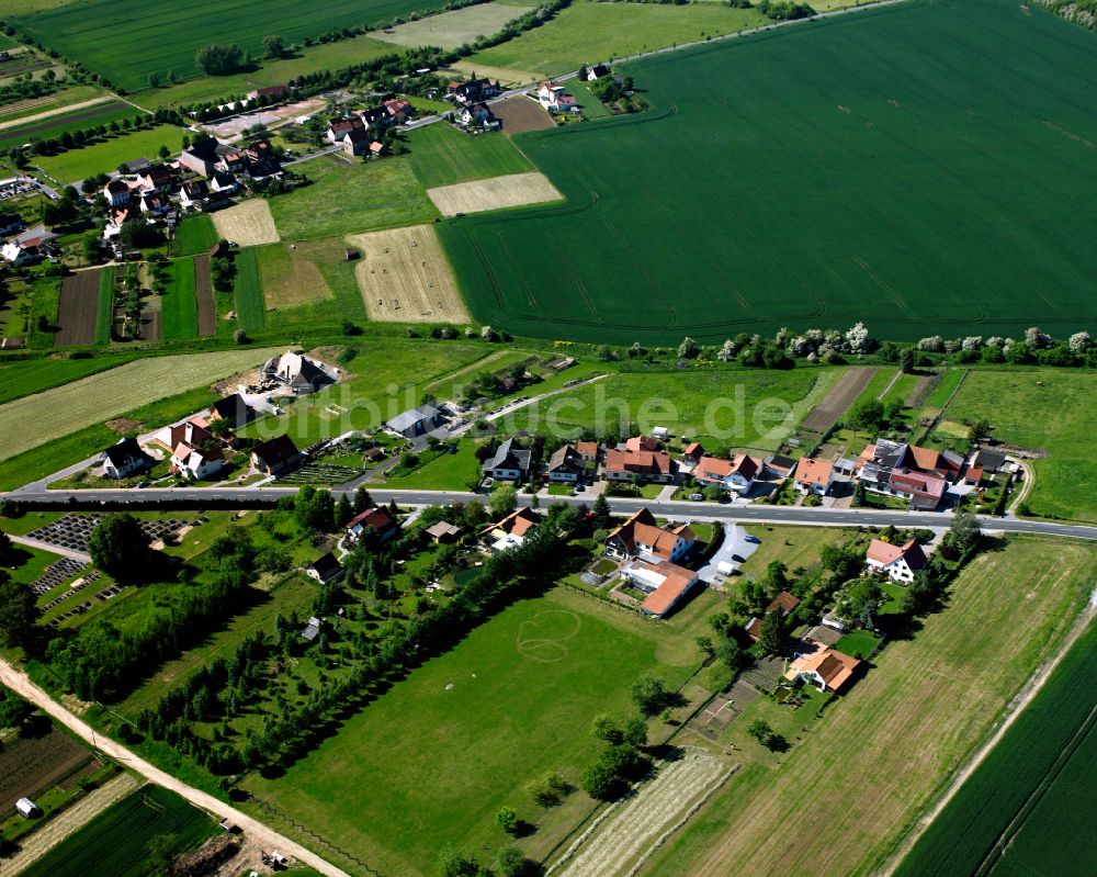 Silberhausen von oben - Dorfkern am Feldrand in Silberhausen im Bundesland Thüringen, Deutschland